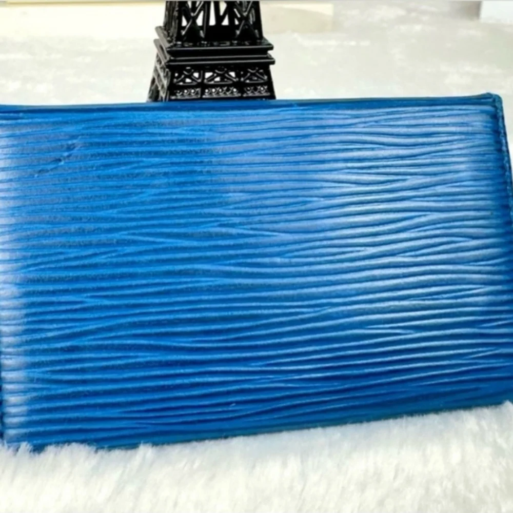 LV Epi Key Holder - Picture 2 of 7